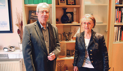 Günther und Ulrike Schuster im Vereinsbüro in Linz 