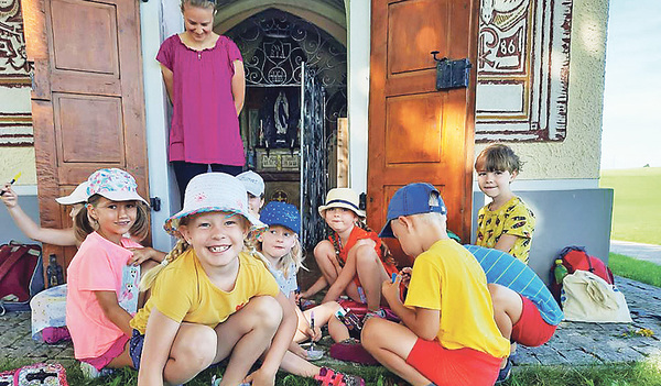 Beim Steineverzieren 