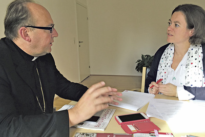 Bischof Hermann Glettler im Gespräch mit  Kulturredakteurin Elisabeth Leitner    