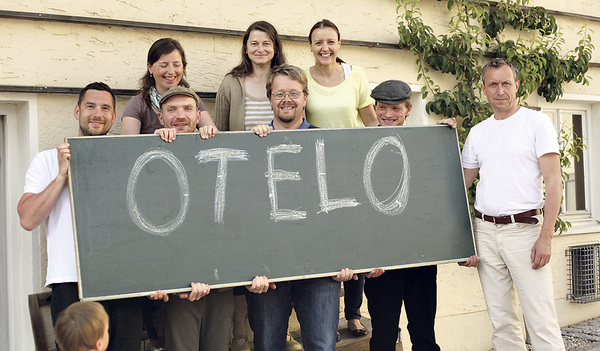 Der Verein Energie Neumarkt, mit Otmar Affenzeller (2. v. r.) und Vereinsobmann Andreas Schönauer (3. v. r.) bietet unter anderem in Neumarkt den Gemeinschaftsraum  „Otelo – Offene Technologie-Labore“ an.   