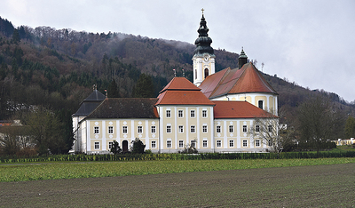 Das Stift Engelszell ist ein denkmalgeschützter Gebäudekomplex. Das Foto zeigt nur einen Teil, für den eine neue Nutzung zu finden ist.   