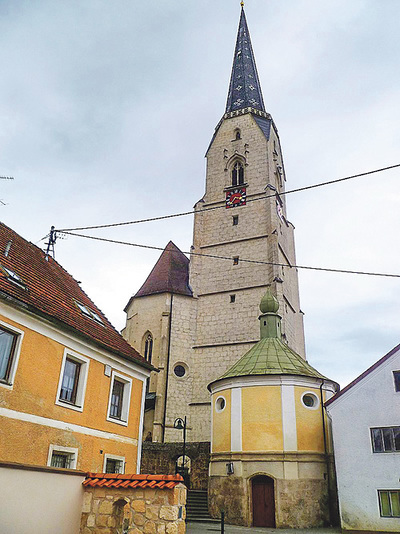 Pfarrkirche Neukirchen an der Enknach.  Pfarradministrator: GR P. Sylwiusz Miroslaw Kurcok OFM