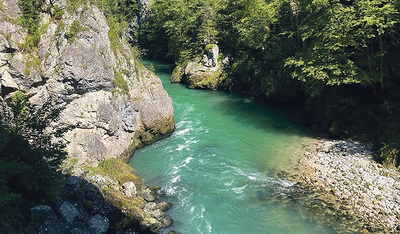 idyllischer Bach als Bild für die wunderschöne Heimat. 