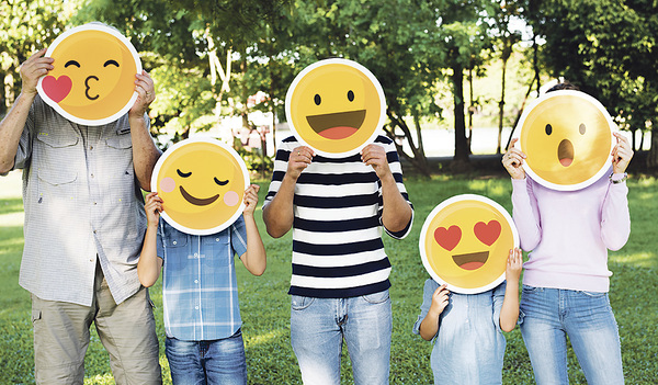 Smileys oder Emojis: Gefühlsäußerungen werden in digitalen Medien gerne in Form von kreisrunden gelben Gesichtern dargestellt.  