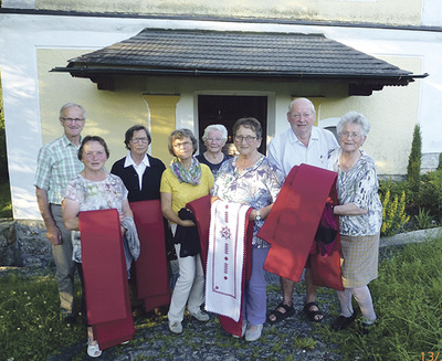 Übergabe der Sitzauflagen und Deckerl (Pfarre Andrichsfurt)