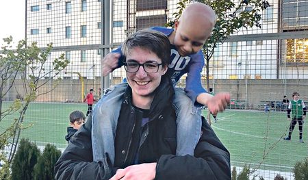 Kilian Hamminger kümmert sich um die Freizeitbetreuung der Kinder in einer Caritas-Einrichtung in Tiflis.   