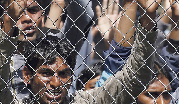 Flüchtlinge an der türkisch-griechischen Grenze sitzen im  Niemandsland fest.   