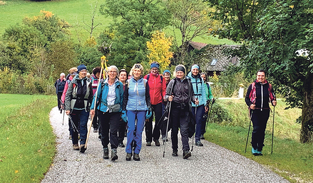 Zeit zu leben, Zeit sich zu bewegen – und das gemeinsam wie hier beim Bergpilgern in Klaus.