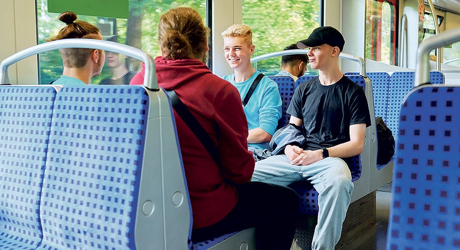Eine Forderung von arbeitssuchenden Jugendlichen ist, dass es künftig für sie auch eine kostengünstige Netzkarte für den gesamten öffentlichen Verkehr in Oberösterreich gibt. 