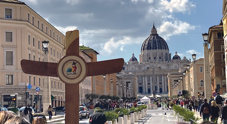 Die letzten Meter durch die Via della Conciliazione zum Petersdom.