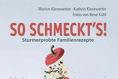 So schmeckt‘s! Sturmerprobte Familienrezepte. Marion Kiesewetter, Kathrin Kiesewetter, Fotos von René Kühl. Boyens Verlag, Heide 2019, 19,95 Euro, 144 Seiten.