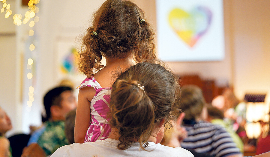 Kinder im Gottesdienst.   