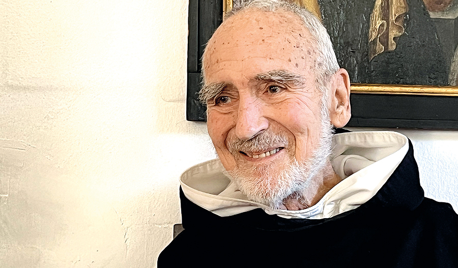 Bruder David Steindl-Rast ist ein österreichisch-amerikanischer Benediktiner.  