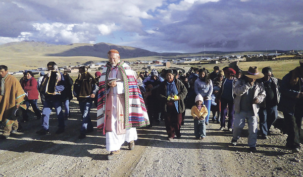Pfarrer Franz Windischhofer in seiner Pfarre in Peru  