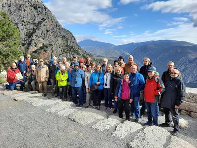 Bus 3 überlegt noch, welche Frage dem Orakel von Delphi gestellt werden soll. 