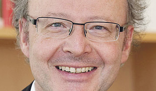 Jesuitenpater Michael Bordt ortet einen Vertrauenverlust in der Kirche, am Arbeitsplatz und in der Politik. 