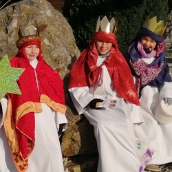 Sternsinger/innen der Pfarre Ostermiething 