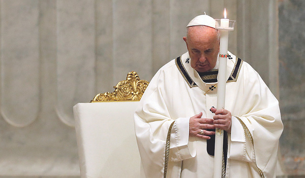 Wie im Vorjahr so sind auch heuer bei den Papst-Zeremonien zu Ostern nur wenige Gläubige zugelassen.