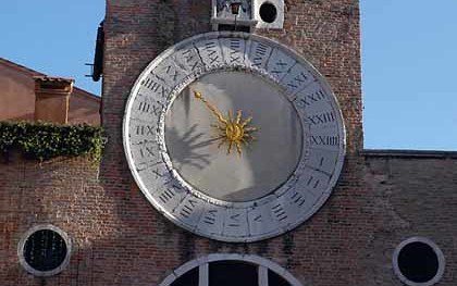 Reise zum Karneval in Venedig, Venedig, Venezia, Italien, Masken, Menschen, Spass, Verkleidung, Kinder, Musik, Bus, Busreisen, Kastler, Reisen, Fahrt, Maskerade, Fasching, Faschingssamstag, Sonne, Sonnenschein, Clown, Gassen, Kan?le, Kirchen, Kirche,