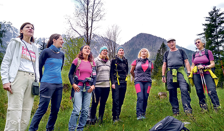 Jodeln kann unterschiedlich klingen – von lustig bis andächtig. Auf jeden Fall braucht es dafür Mut und am besten Natur. Die Stimmung des Gesangs überträgt sich auf die ganze Gruppe.   