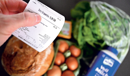Brot, Milch, Eier, Salat – Grundnahrungsmittel sollen ab Juli günstiger sein. 