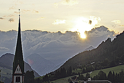 Der Abend in Alpbach lädt zur Reflexion ein.   