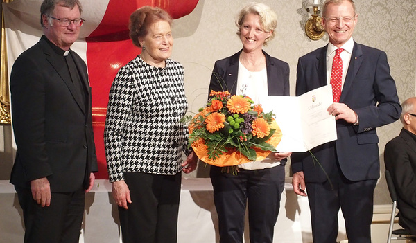 v.l.n.r.: Bischof Manfred Scheuer, Elisabeth Maria Ploier, Christine Grüll, Landeshauptmann Thomas Stelzer