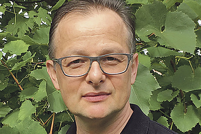 Prof. Dr. Johann Zaller ist Ökologe an der Universität für Bodenkultur in Wien. Seit Jahren erforscht er mit seinem Team Pestizide und deren Nebenwirkungen. Johann Zaller ist zudem u. a. Experte der Österreichischen Biodiversitätskommission.    