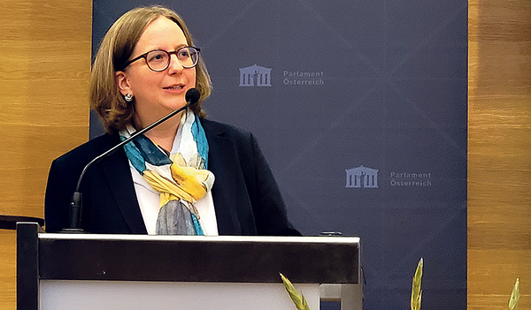 Anna-Maria Marschner stellt ihr Hilfswerk vor.    