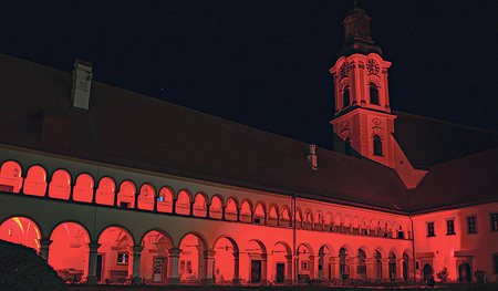 Das Stift Reichersberg am Red Wednesday 