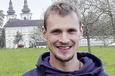 Michael König vor dem Stift Kremsmünster in Oberösterreich.   