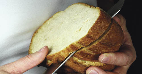 Brot schneiden - cut bread Butterbrot - bread and butter [ (c) www.BilderBox.com, Erwin Wodicka, Siedlerzeile 3, A-4062 Thening, Tel. + 43 676 5103678.Verwendung nur gegen HONORAR, BELEG,URHEBERVERMERK und den AGBs auf bilderbox.com](in an im auf aus