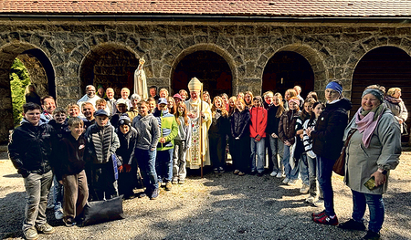 Die 2. Klasse der Mittelschule Schardenberg nahm mit ihrer Religionslehrerin Maria Pichler am Fatima-Gottesdienst teil.   