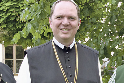 Nikolaus Thiel ist der 19. Abt des Zisterzienserstiftes Schlierbach. Er wurde 2016 zum Abt gewählt. Dem Stift gehören 24 Mönche an, 18 davon leben im Kloster. Das Durchschnittsalter des Konvents beträgt 56,7 Jahre.   