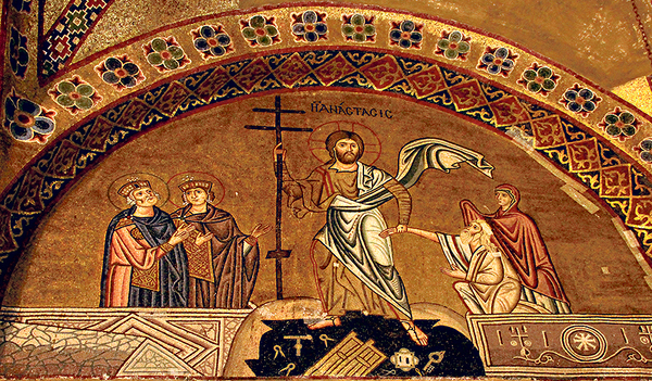 Der auferstandene Christus zieht auf diesem Mosaik im Kloster Hosios Lukas in Mittelgriechenland Adam („Mensch“) und Eva („Leben“) mit sich aus dem Grab.      