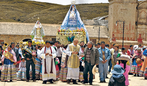 Eine Reihe von Missionsrunden aus ganz Oberösterreich unterstützen seit Jahren Pfarrer Franz Windischhofer in den Anden von Peru.   privat