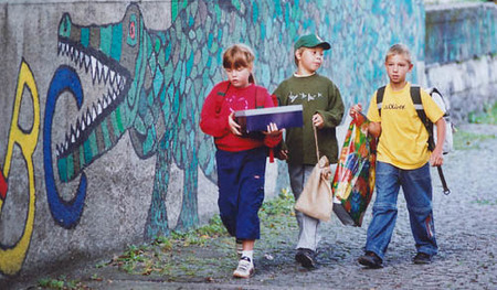 Schulbeginn, Schule, Ferienende, Ferien, Schultasche, Lernen, Freunde, Freundschaft, Schulgeb?ude, Lehrer, Zebrastreifen, Sicherheit, Eltern, Schulanfang, Kinder, Jugendliche, Jugend

Franz Maria Glaser, Einfaltstra?e 7, 4020 Linz
BLZ 49460 Spardaban