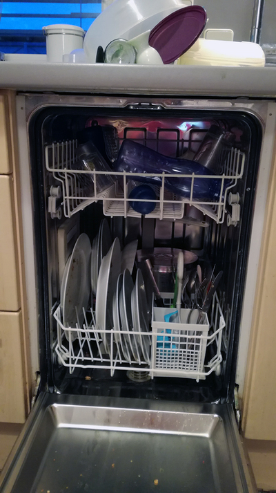 Ständig kochen, essen, Geschirrspüler einräumen, ausräumen, kochen, essen .... 