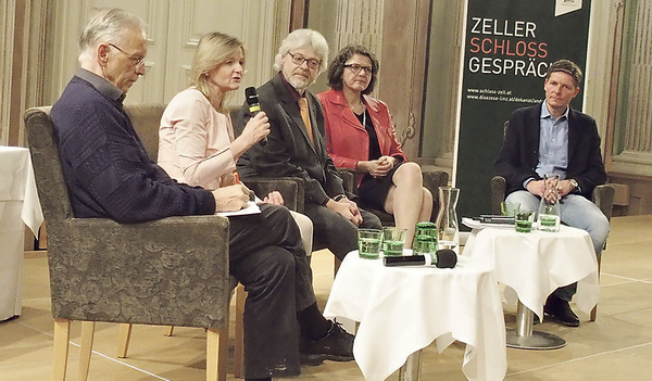 Zeller Schlossgespräche. Von links: Paul M. Zulehner, Elisabeth Rabeder, Moderator Martin Kranzl-Greinecker, Christine Haiden und Oliver Glasner.   