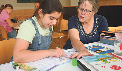 Die freiwilligen Betreuer:innen sind für die Kinder eine große Hilfe. 