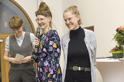 Die Töchter des Geehrten: Magdalena, Teresa und Dorothee Fellinger.