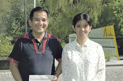 Jimmy Khayog und Adeline Angeles appellieren an Österreicher, weniger Handys zu kaufen.  