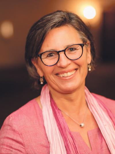 Johanna Neußl, Dipl. Ritualgestalterin, Sozial- und Gestaltpädagogin, Lebens- und Sozialberaterin; Leiterin der Akademie für Ritualgestaltung Österreich.  