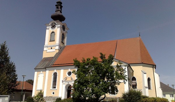 Die Pfarrkirche Dorf an der Pram - ein Wirkungsort von KonsR Karl Mayer