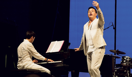 Erwin Schrott bei Klassik am Dom im Jahr 2017.  Mit „Havana Nocturna“ kommt der Bassbariton erneut nach Linz und entfacht ein musikalisches Feuerwerk zwischen Bolero und Jazz. 