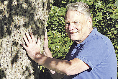 Manfred Böhm ist katholischer Theologe und arbeitet als freier Mitarbeiter für das katholische Sonntagsblatt des Bistums Stuttgart-Rottenburg. Außerdem ist er in der Erwachsenenbildung an verschiedenen Bildungseinrichtungen tätig.   