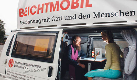 Der weltweit erste rollende Beichtstuhl (nur am 26./27.8., Freigel?nde zwischen Hallen 17 und 9)
Das weltweit einzigartige ?Beichtmobil? kommt zum CARAVAN SALON! Zusammen mit dem 47 Jahre alten Pater Hermann-Josef macht der zum Beichtstuhl umgebaute 