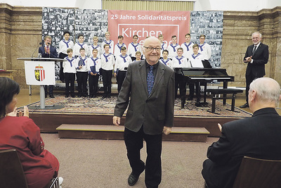 Bilder vom Fest: Komponist Balduin Sulzer, im Hintergrund die St. Florianer Sängerknaben.