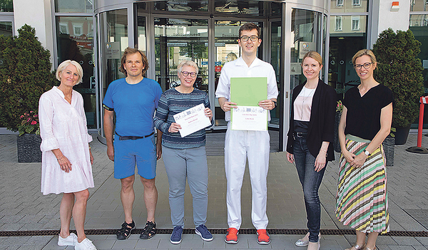 Die Koordinator/innen der Aktion mit den fleißigsten Radler/innen des Ordensklinikums   