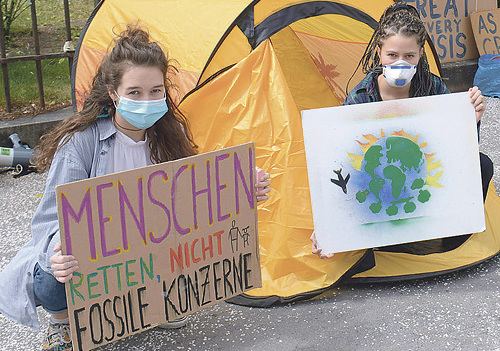 Einen „Klima-Corona-Deal“ fordern NGOs und Wissenschafter von der österreichischen Regierung. Fridays for Future startete dazu eine einwöchige Aktion vor dem Bundeskanzleramt.    